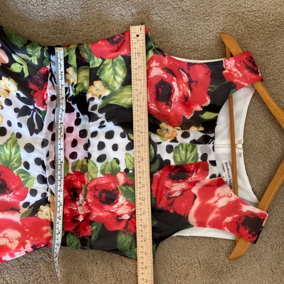 Madison Leigh Spring Flowy Dress Feminine Floral Size 10 Maxi Breezy and Light - Picture 8 of 8